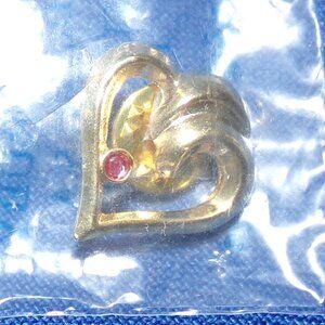 Vintage Harriet Carter Genuine Ruby Swirl Heart Gold Tone Pin Back Brooch - USA